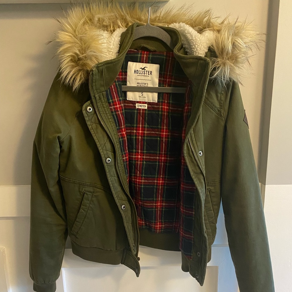 Hollister Heritage green bomber jacket with faux fur hoodie